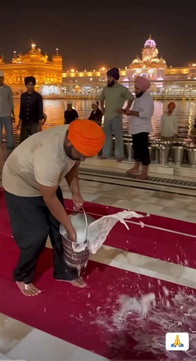 Sri Harmandir Sahib: The Holiest Sikh Gurdwara in Amritsar