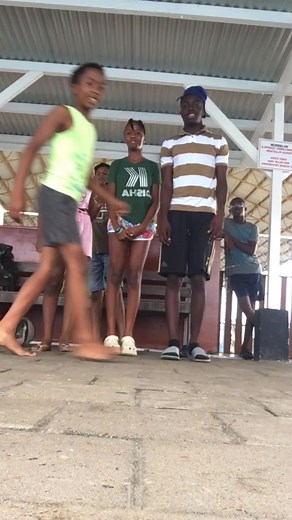 Een leuke TikTok met het zwemteam 🏊🏽‍♂️❤️ #swimteam #swimming