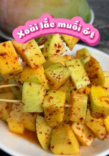 Cách Làm Xoài Lắc Muối Ớt Siêu Ngon Tại Nhà