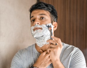 How to Shave your Face for Clear Smooth Skin - Face Shaving Tips