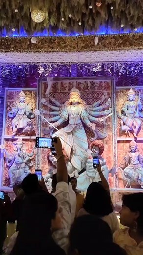 bengal me durga puja ki dhoom #durgapuja #durgapuja2025 #pujapandals #durgamaa