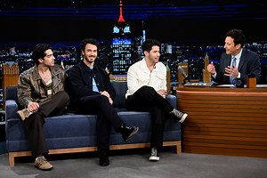 Jimmy Fallon Just Crashed a Jonas Brothers Concert to Perform "Mr. Brightside"