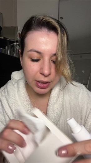 Hypochlorous Spray - A Natural Solution for Acne