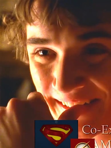 Bart dar uma cantando na amiga do Superman..#arrowverse #flash #series #smallville #edit