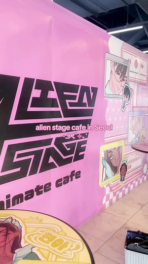 Enjoying Mizi’s Drink at Alien Stage Cafe in Seoul