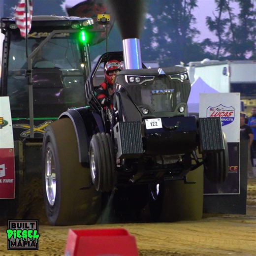 The Never Giving Up Pulling Team Fendt pro Stock laying down a beautiful run at the The Pullers Championship 2024 #fendt #prostock #tractorpull #turbo | BUILT Diesel MAFIA