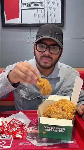 KFC ₹399 BUCKET VS ₹399 HOT & CRISPY BUCKET WHICH KFC DEAL GIVES MORE CHICKEN?