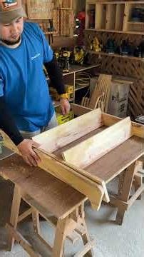 This is the idea of making a functional saw horse, it can also be used as a folding ladder #wood