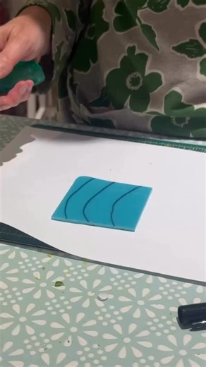 Thinking of trying something new in 2026? My 5 week glass course begins 11th January at 10am and is a wonderful way to reconnect with your creative side in a relaxed, supportive setting. During the course you’ll learn how to: Master glass cutting techniques Explore different types of glass and their properties Understand firing schedules and how they affect the final result Work with inclusions to add interest and texture Design and confidently execute your projects Perfect for beginners and tho