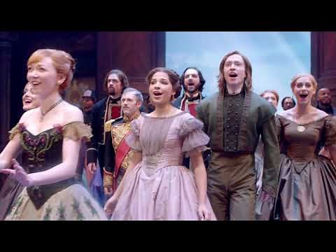 'Frozen' musical's wardrobe as magical as its story