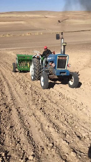 Ford 6600 Tractor in Arid Agricultural Field