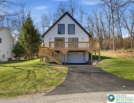43 Lenape Trail, Upper Mt Bethel Twp, PA 18343 - MLS 774625 - Coldwell Banker