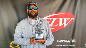 Hodgins Works Weeds for Win - Major League Fishing