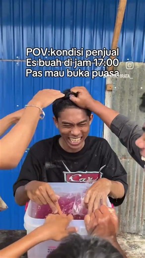 sumpah ngakak bener liat laku banget abang ini berjualan 🤪🤣🤣#Ainawannabe#AinaTiktok#ainacomedy