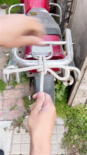 One Pull, One Lock — The Ultimate Pressure Buckle Trick! 🏍️