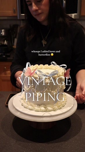 If you’re a beginner baker attempting to DIY a vintage cake for a wedding, birthday (or any day!) i think youll find this series helpful - and now its finally complete! #vintagecake #bakingtips #cake