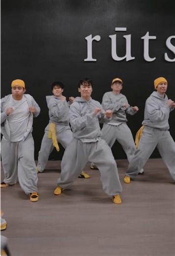 INTRODUCING: uprūt Int/Adv level team under Rūts Dance Studio Directed by: @eileeeenkim Advising Board: @Diny Kim WATCH THEIR FULL DEBUT PERFORMANCE ON YOUTUBE - Link in IG Bio ✨ 🎵: Touch It (Remix) 🎥: Clay Dizon #touchit #touchitremix #rutsdancestudio #danceteam #uprut