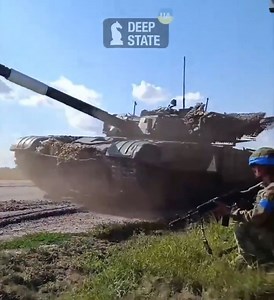 Polskie czołgi PT-91 Twardy w akcji. Uczestniczą w bitwie pod Kurskiem