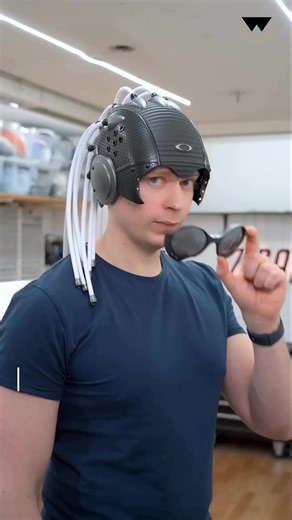 📡 O designer @zibatar criou a Medusa Future Genesis inspirado no curta Max Fearlight da @oakley ! Mais de 1600 LEDs modelada em 3D! Loucura total! Oakley vem forte pra 2025!🌀 #oakley #plantaris #medusa