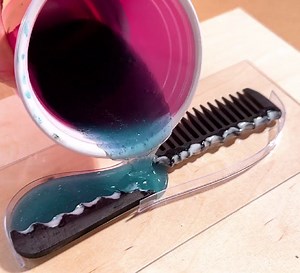 Designing a Beautiful Epoxy Comb 😍 | 3-Minute Hacks