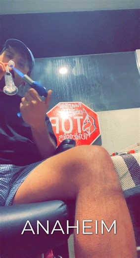 What’s guys, just chillin here at the homies blowing some clouds #pnp...