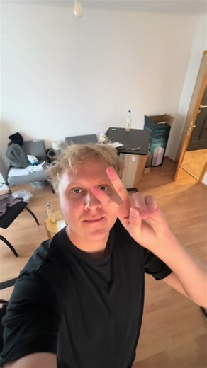 Had to run into the studio because this banger was on!🙃 Can't believe that we have only 7 days left till our debut album drops and 20 days left till our album tour starts!! Upcoming shows: 20.09 Radolfzell (DE) | Vibrancy 25.09 Hamburg (DE) | Knust 26.09 Frankfurt (DE) | Das Bett 02.10 Cologne (DE) | Club Volta 03.10 Amsterdam (NL) | Melkweg 04.10 Paris (FR) | Badaboum 09.10 Leipzig (DE) | Moritzbastei 11.10 London (UK) | XOYO 15.10 Budapest (HU) | Turbina 16.10 Vienna (AT) | Flex 31.10 Dubai (