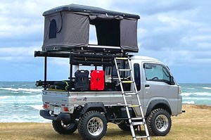 軽トラ1台で仕事とソト遊びを両立させる荷台カスタム！ 超簡単に脱着ができる軽トラの荷台専用キャリア「トラレール」／但東自動車 J-tanto【Vol.5】|車のカスタムパーツ（カー用品）【MOTA】