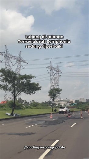 Lubang di Jalanan Terravia arah Symphonia sedang diperbaiki
