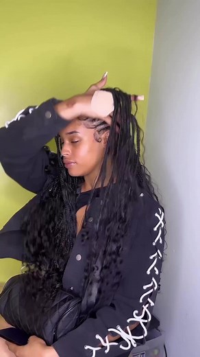 These freestyle Fulani braids with Knotless braids are trending and we all know why alreadyyyy 😍😍😍 These braids are not only gorgeous but versatile! Amazing work by @africanbraidingcenterr (hair salon based in the DMV, go check them out!) Follow us for daily braids inspo, tips, tutorials and more 💗 #braid #braidstyles #fulanibraids #tribalbraids #dmvbraider #dmvbraids #knotlessbraids #summerhair #braidsgang #braidseason Visit braidhairstyles.com for more inspiration. | braidhairstyles_com