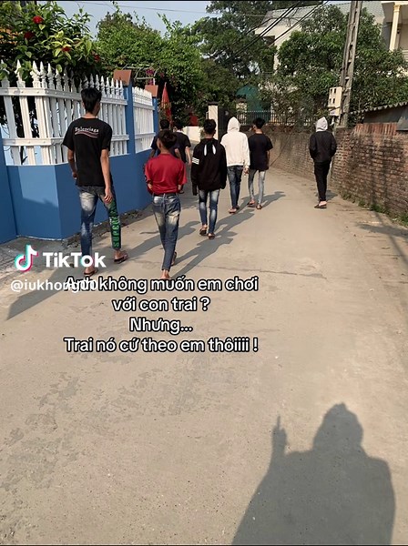 Con gái chơi với con trai: Anh không muốn điều đó!