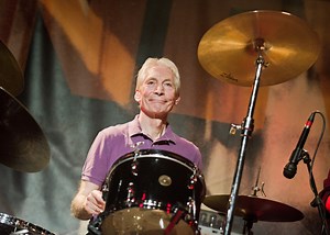Charlie Watts, le batteur des Rolling Stones, est décédé