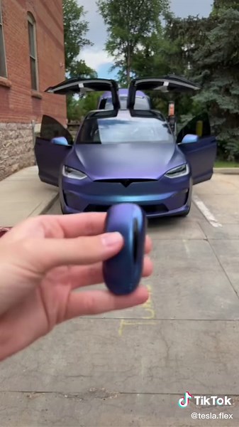 How to Use the Tesla Model X Key Fob Features