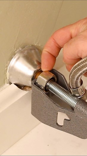 Home Repair Tutor on Instagram: "Shut off valve removal tips…I use a Pasco compression sleeve puller when the nut and ferrule are stuck. This is especially helpful when there’s not much copper pipe left. Btw, I didn’t do the original installation which required the owner to cut the baseboard 😅🔥"