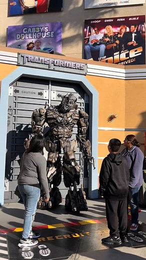 2.7K views · 74 reactions | “ Beast “ 藍 Megatron #megatran #transformers #robot | Hountra | Facebook