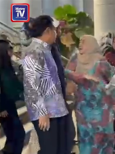 Ahli keluarga bekas Pengerusi FELDA, Tan Sri Mohd Isa Samad, 77, tidak dapat menahan sebak apabila Hakim Mahkamah Persekutuan, Datuk Nordin Hassan mengekalkan hukuman penjara enam tahun dan denda RM15.45 juta terhadapnya.