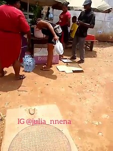 79K views · 4K reactions | Some people stingy oo,  asking for mineral to see their reaction  prank #prankwoman #prankvideo | Julia Nnena | Facebook