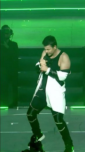 Nothing beats bringing in the New Year on ‪@nyre‬ 🎶 Happy New Year! #RockinEve