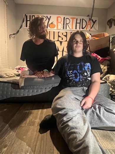 Anybody wanna feed me gummy worms bird style. I lost my arms and original legs in a smelting accident. I did cop these bird feet with the blue cross blue shield policy I got 🙃 | James Lusk