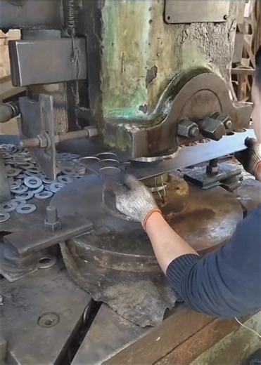 In production #fastener #factory #manufacturer #bulidingmaterial #customized