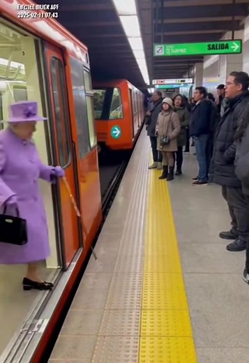 Surreal Moments in Mexico City Metro Design
