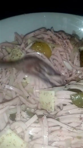 Wurst Salat - schwitzer Art .