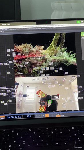 exploring some scans from my recent Vancouver trip - lmk if u wanna come have a play with this 🙂‍↕️. #touchdesigner #3dscan #handtracking #visual #melbs