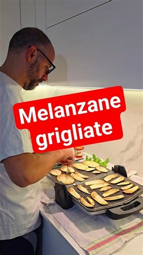 Melanzane fresche dall'orto: si griglia! 🍆🔥 #cucina #melanzane