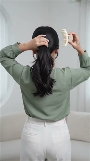 Easy Twisted Claw Clip Updo | Elegant 10-Second Hairstyle 💚