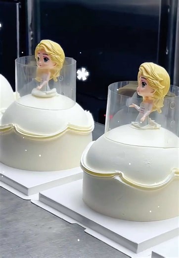 Mẫu Bánh Kem Chảy Công Chúa Elsa Cho Bé