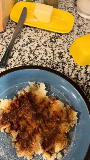 Using the leftover chili over baked potatoes | Cooking with the Hayward’s | Facebook