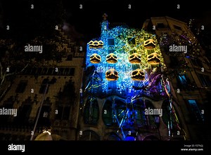 Barcelona, Spain. September 23rd, 2015: The magnificent 3d video projection to celebrate 10 years of inscription on the UNESCO's World Heritage List as part of the 'Works of Antoni Gaudi' at the Casa Batllo, Barcelona, in tribute to the creative process of Antoni Gaudi, who has remolded the building at the beginning of the 20th century. Credit:  matthi/Alamy Live News Stock Photo - Alamy