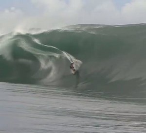 10K views · 388 reactions | We know how much you guys like huge wipeouts so here's another from 'Teahupoo Raw & Uncut'. Watch it now: https://goo.gl/JgG8ns Enjoy Garage for free here: https://goo.gl/c9qZ75 | Garage Entertainment | Facebook