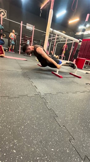 Next-level balance: Full Planche — no grips used. INSANE. 💪 [MUST WATCH]| #calisthenics #motivation