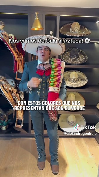 Hoy no solo voy a apoyar a la Selección. 🇲🇽 Voy orgullosamente vestido con el traje que mejor representa nuestra historia, nuestra cultura y nuestra identidad. VISTETE DE MÉXICO ¿Qué les parece el outfit? ¿Se irían así al Azteca? 🇲🇽🐎⚽️ #México #SelecciónMexicana #TrajeDeCharro #OrgulloMexicano